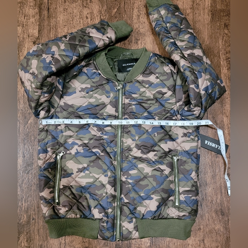 Women's Camo Front Zip Puffer Jacket - Picture 4 of 9